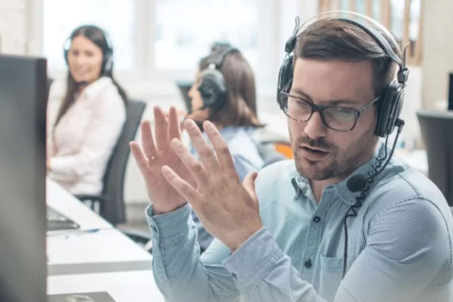 How-to-Deal-with-Angry-Customers-A-Call-Center-Guide-sml